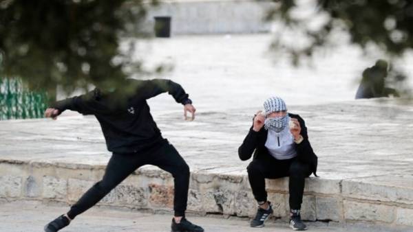 الأقصى ينزف في الجمعة الثالثة برمضان .. اقتحامات واعتداءات وحشية