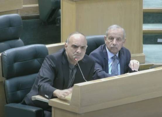 الخصاونة ردا على تعيين ابناء مسؤولين في مؤسسة رسمية: نبحث في الأمر