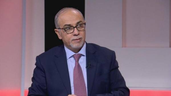 رئيس هيئة الاستثمار الأسبق: يجب ان لا يسمح البنك المركزي برفع سعر الفائدة على المقترضين سابقا