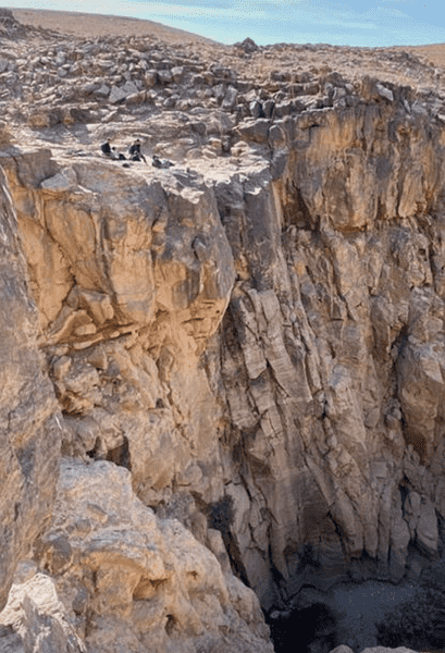 إنقاذ شخص سقط عن مقطع صخري بمنطقة البحر الميت