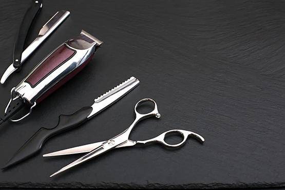 مخالفات وانتهاكات تتعلق بظروف العاملين في قطاع التجميل (تفاصيل)