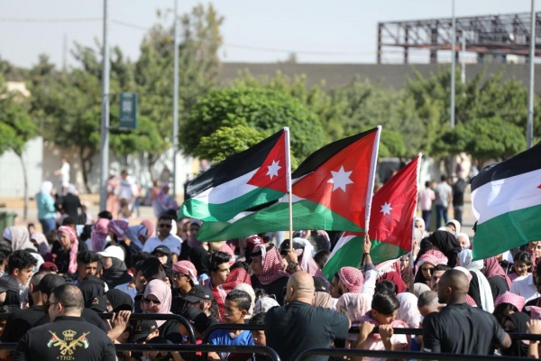 زين تقيم احتفالاً ضخماً وتبهج الأردنيين بالاستقلال