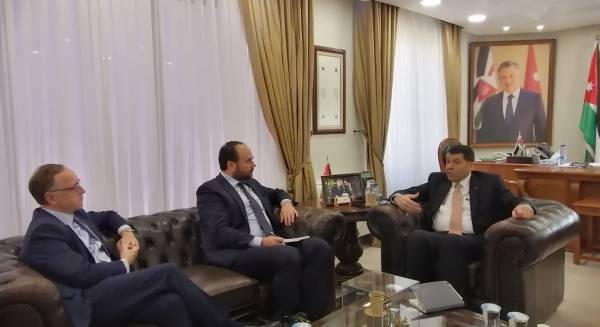 سفير الشباب والتعليم والعمل الهولندي يزور وزارة العمل