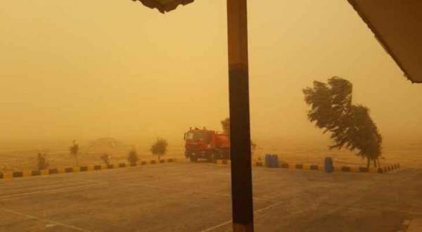 تعليق دوام مدارس لواء الرويشد بسبب الغبار الكثيف