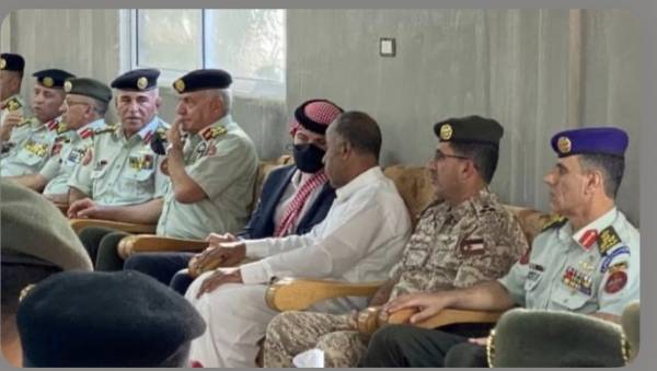 ولي العهد يقدم واجب العزاء لأهل الشهيد علي الجوابرة