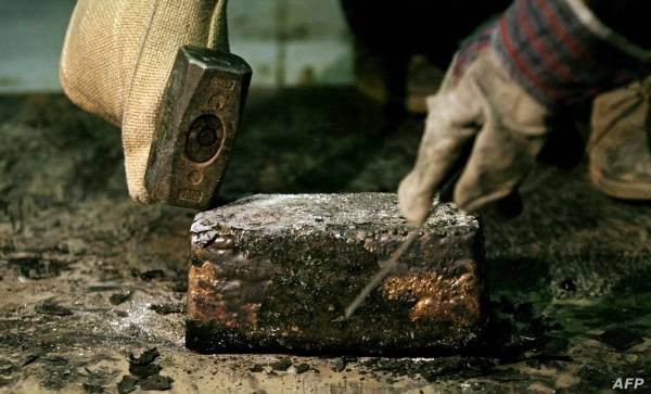 خبير جيولوجي لـ أخبار البلد على الحكومة استثمار مادة يستخلص منها الزجاج في معان