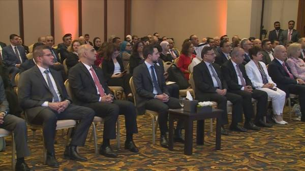 الملك: نريده مستقبلا نستعيد فيه صدارتنا