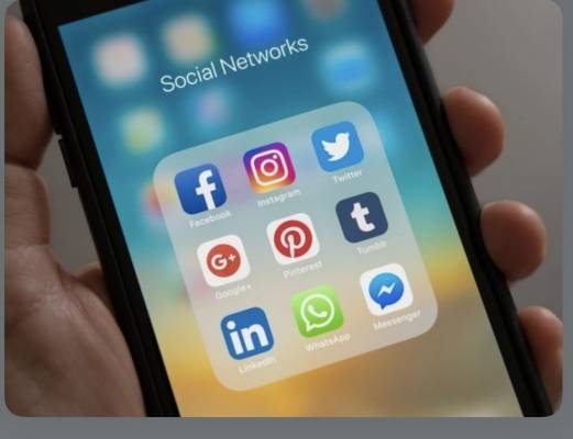 إدانة شخص انتحل حساب الملك على مواقع التواصل