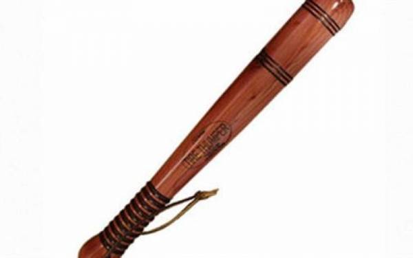 بقنوة على رأسه.. ضرب معلم بالغرفة الصفية في المفرق