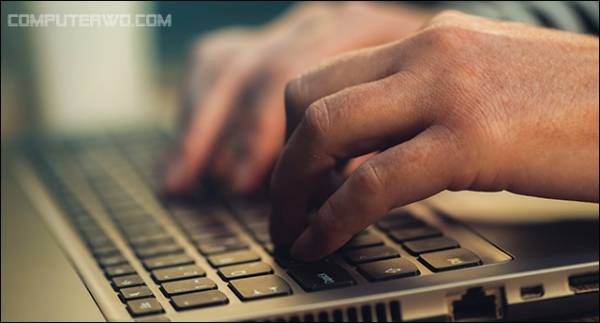 قبل أن يعلم بسرقته.. الأمن يعيد لاب توب لصاحبه في العقبة