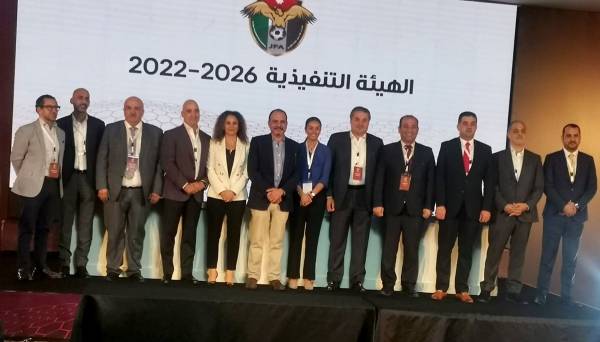  نقيب المقاولين يهنئ نائب النقيب فؤاد الدويري بفوزه في الهيئة التنفيذية لاتحاد كرة القدم