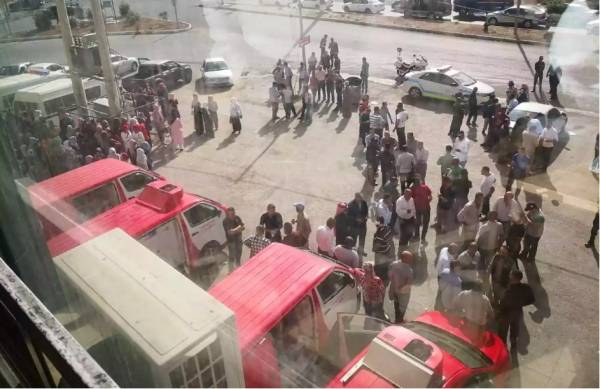 اعتصام لمئات العاملين في مدينة الكرك الصناعية