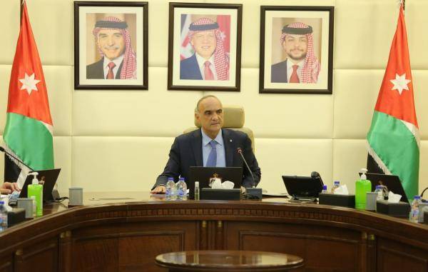 الخصاونة يشكل فريقًا من 8 وزراء للعمل على تنفيذ رؤية التَّحديث الاقتصادي