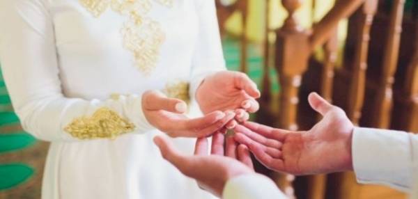 مطالبة بتوفير قروض ميسرة للمقبلين على الزواج