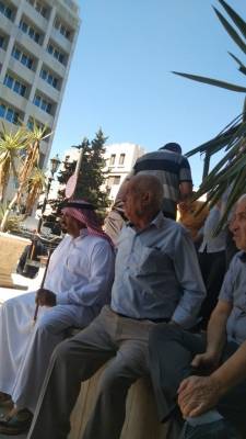 استمرار اعتصام متقاعدي الفوسفات أمام الشركة .. وكلمة مؤثرة لأحدهم  شاهد الفيديو