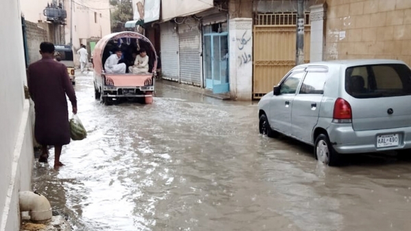 ارتفاع حصيلة ضحايا الفيضانات في باكستان إلى 77 شخصا