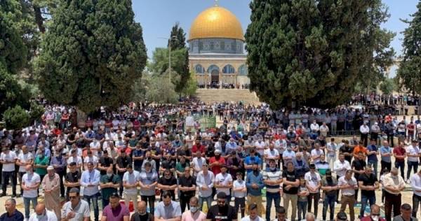 خمسون ألفًا يؤمون الأقصى في جمعة يوم عرفة