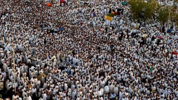 بدء نفرة الحجاج من عرفات إلى مزدلفة مع غروب الشمس