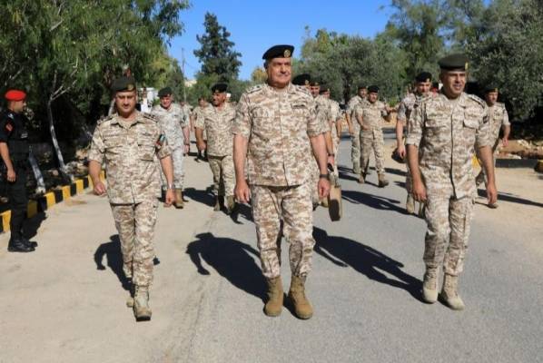 اللواء الحنيطي يشارك نشامى الجيش في أول ايام العيد