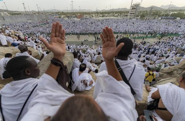 الحجاج يستقبلون أول أيام التشريق .. والمتعجلون يغادرون الاثنين