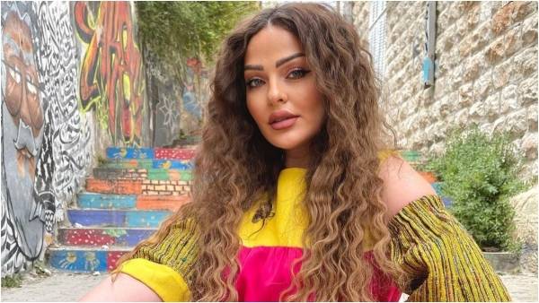 زين كرزون تثير الجدل في إحدى مولات الأردن.. وحارسها الشخصي يلمسها بطريقة غير لائقة