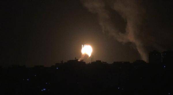 طائرات الاحتلال تقصف موقعين في قطاع غزة