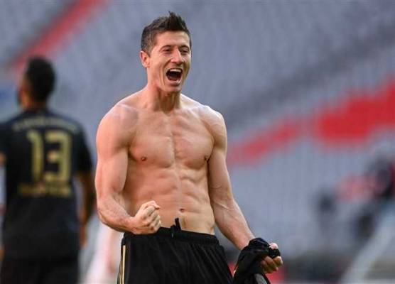 ليفاندوفسكي يغادر ميونخ ملكا على عرش استثنائي