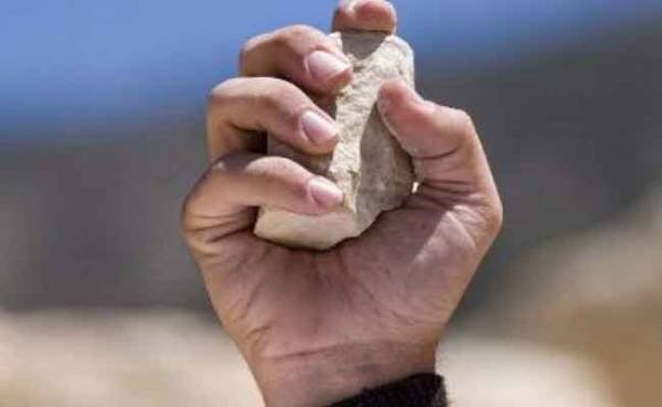 الأشغال المؤقتة 21 عاما لشخص قتل آخر بحجر في الزرقاء