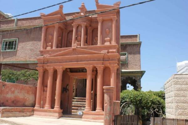 خزنة البتراء والمسجد الأقصى ونواعير حماة في منزل واحد