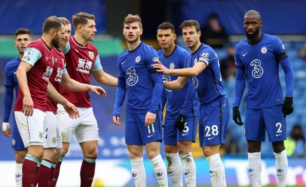 قلق في برشلونة بشأن صفقة نجم تشيلسي