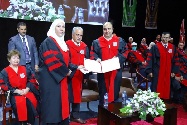 أ.د. حمدان يرعى حفل تخريج طلبة كليتيالتمريض والعلوم الطبية في عمان الاهلية في اليوم الثالث لاحتفالات التخريج