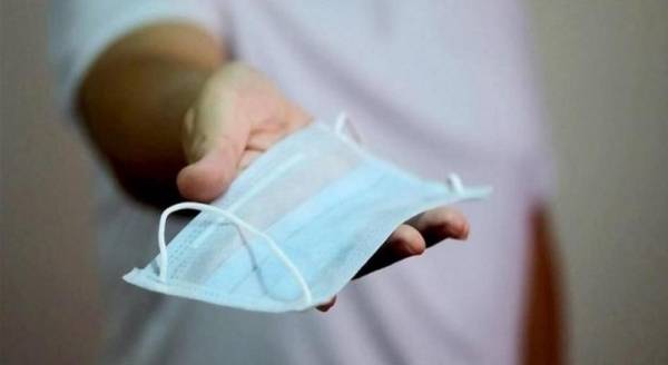بعد ارتفاع اصابات كورونا هل تعود الزامية الكمامة... الحكومة توضح
