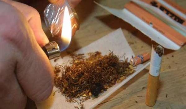 السجن لأردنية تبيع الحشيش على شكل طوابع