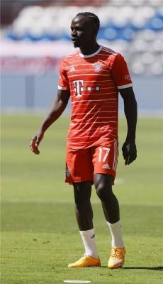 ماني يبرهن على تعلقه بليفربول