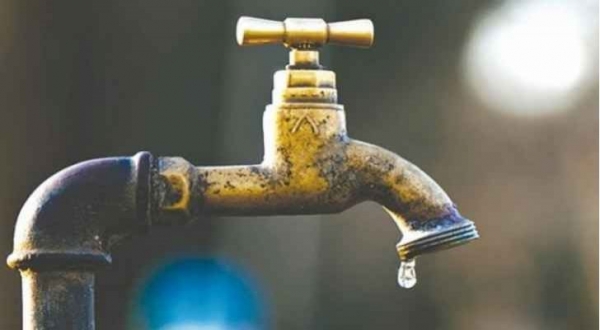 ضعف وزارة المياه يجفف خزانات مياه المنازل.. ووزير غايب فيلة!