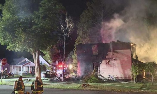 10 قتلى بينهم 3 أطفال جراء حريق في منزل في بنسلفانيا الأمريكية  (فيديو)