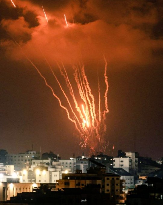 الاحتلال استخدم 16 طناً من القذائف والقنابل في اليوم الأول للعدوان على غزة