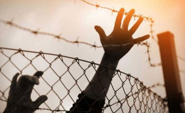 الأسير الحموري ينقل بين سجون الاحتلال بقفص كلاب