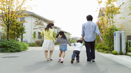 العلماء يكشفون أن الأطفال في اليابان يتعلمون المشي بطريقة مختلفة تماما