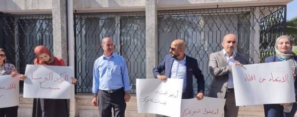 عاملون بالمركز الوطني لحقوق الإنسان يتوقفون عن العمل ويعتصمون