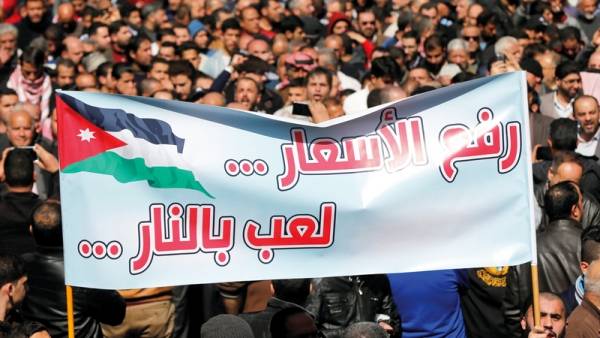 الحكومة تصرح وتطلق الخطط والرؤى والمواطن فاقد للثقة والمصداقية.. ولفي بينا يا دنيا!