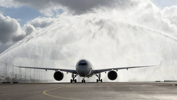 كباتن وطيارون يقاضون شركة طيران محلية ويطالبونها بمئات الآلاف من الدنانيير