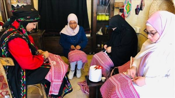 ثائرة عربيات .. أول أردنية تدرّب على تطريز الهدب