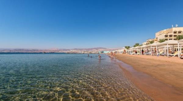 الأردن يوقف إسرائيليا سبح من ايلات للعقبة