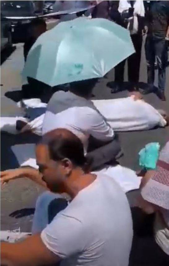 أكفان أمام السفارة الليبية بعمان.. ما القصة؟؟