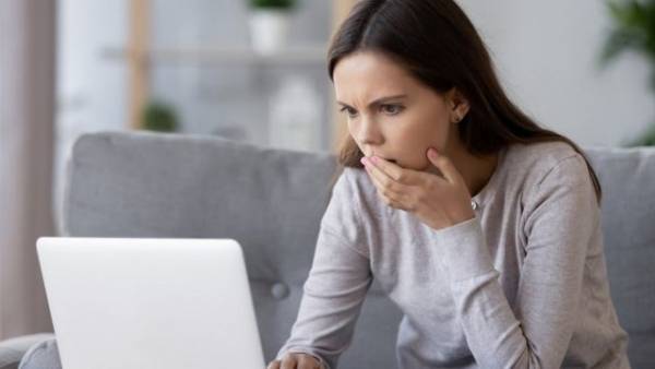 الحكم بحبس شاب لمدة عامين بعد ابتزازه لفتاة بصورها العارية