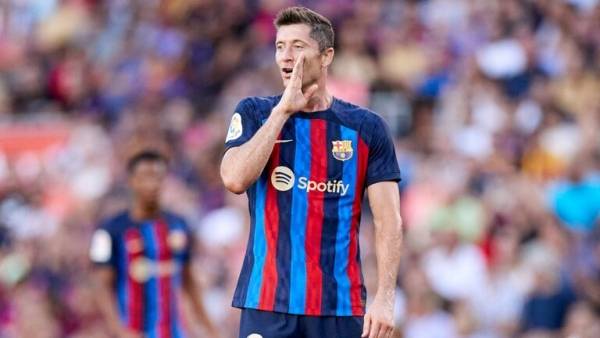 أشهر صحفي مدريدي يهاجم ليفاندوفسكي بسبب الهدف بالكعب