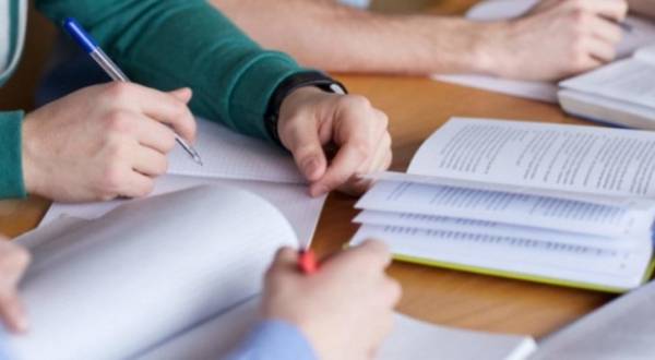 قرار مهم من التعليم العالي بشأن وقف 42 تخصص