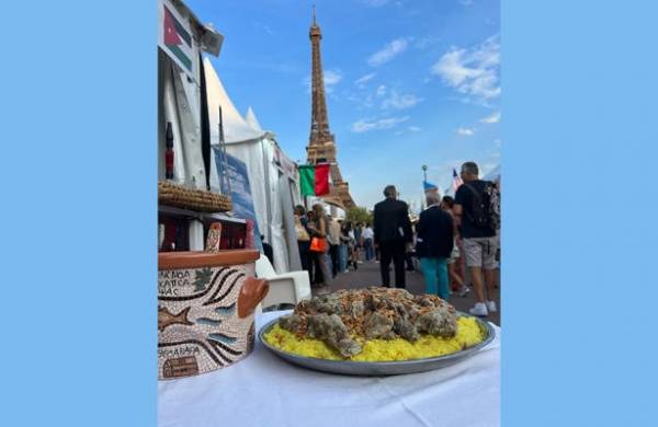 سدر منسف بالقرب من برج إيفل .. ما القصة ؟؟