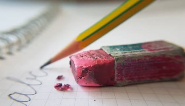 تحذير هام لذوي طلبة المدارس؛ ممحاة مسرطنة تنتشر في الأردن